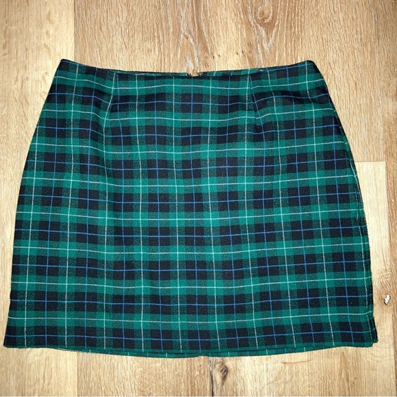 Old Navy Green and Black Plaid Mini Skirt Size 4 | Preppy Flannel Holiday Y2K - Picture 3 of 10
